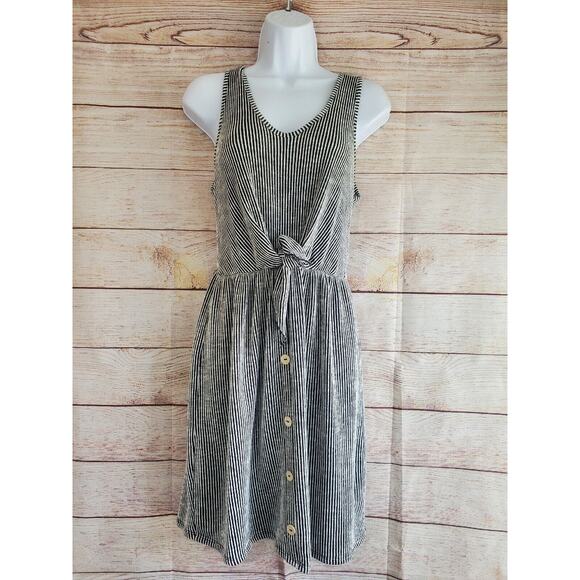 Caution To The Wind Dress Women’s Black White Striped Sleeveless Size Medium - Picture 1 of 5